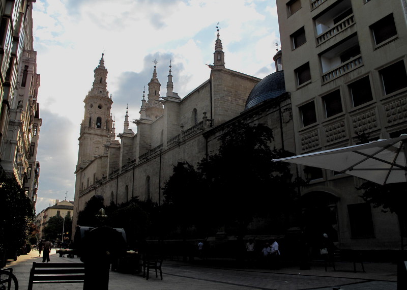 Logroño på kvällen